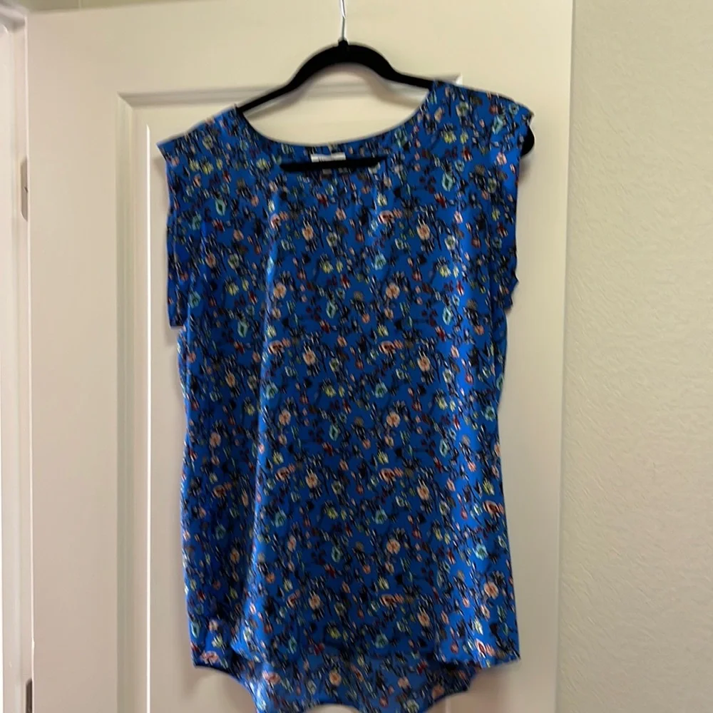 New Pleione Women’s sleeveless top, size large.